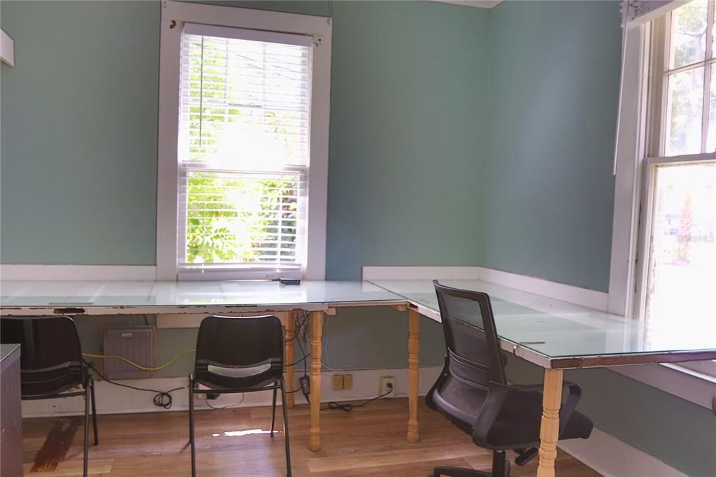 For Sale: $162,000 (2 beds, 1 baths, 1177 Square Feet)