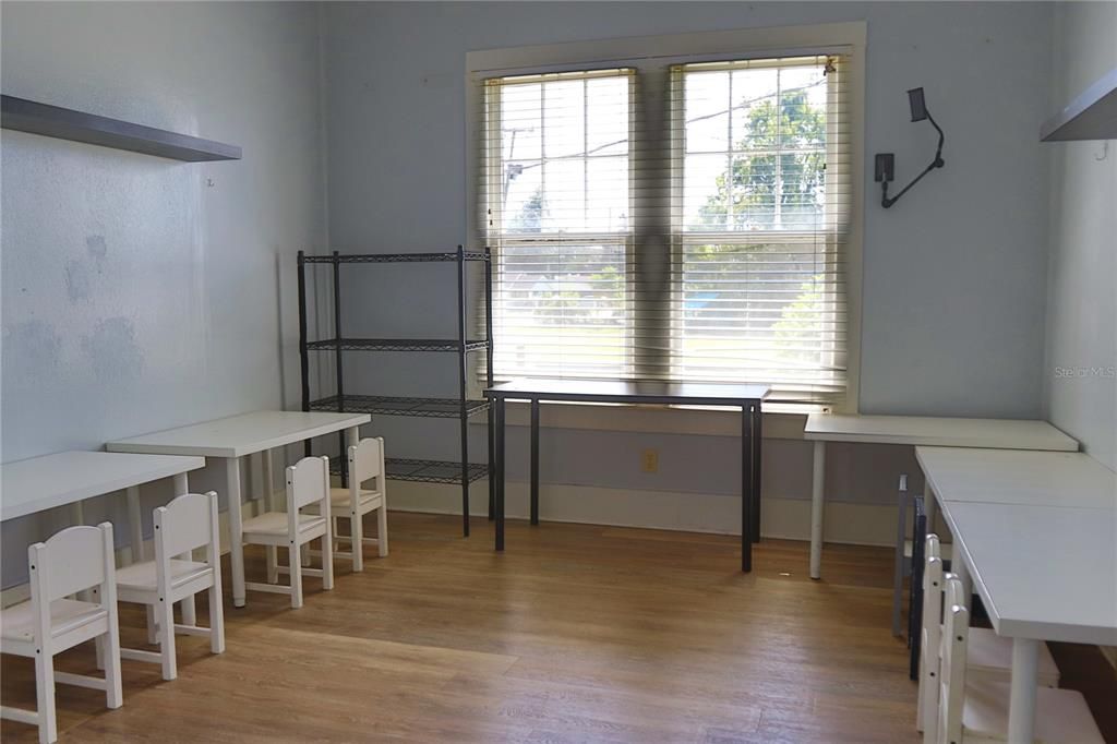 For Sale: $162,000 (2 beds, 1 baths, 1177 Square Feet)