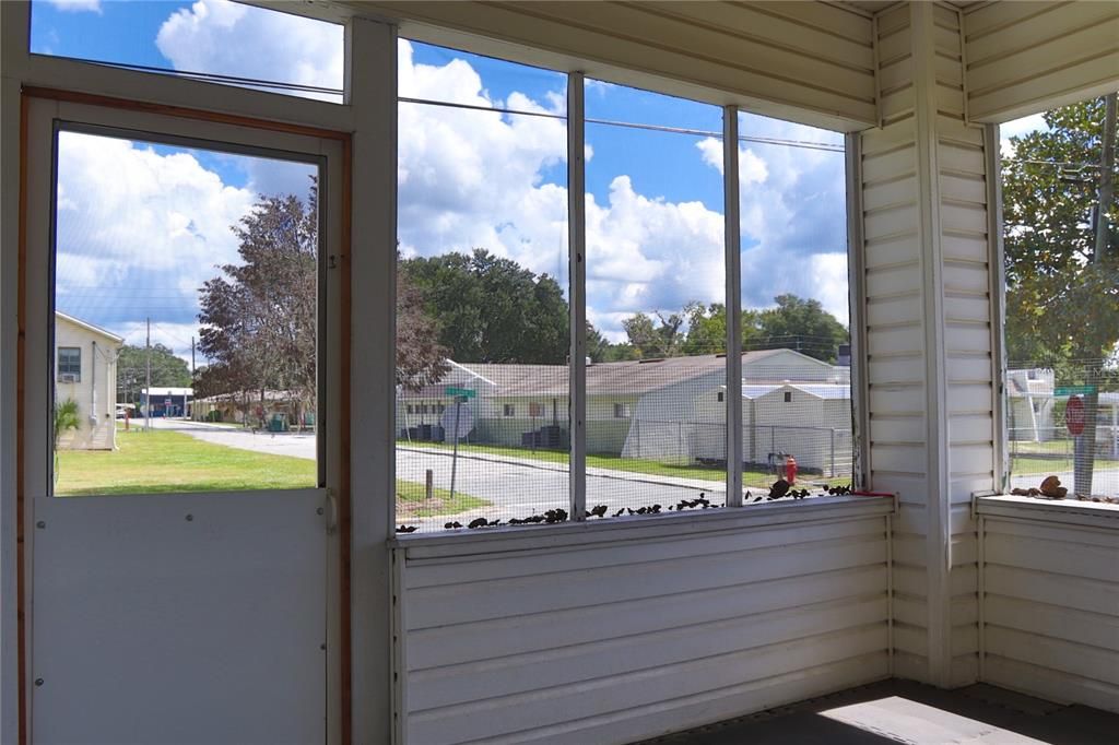 For Sale: $162,000 (2 beds, 1 baths, 1177 Square Feet)