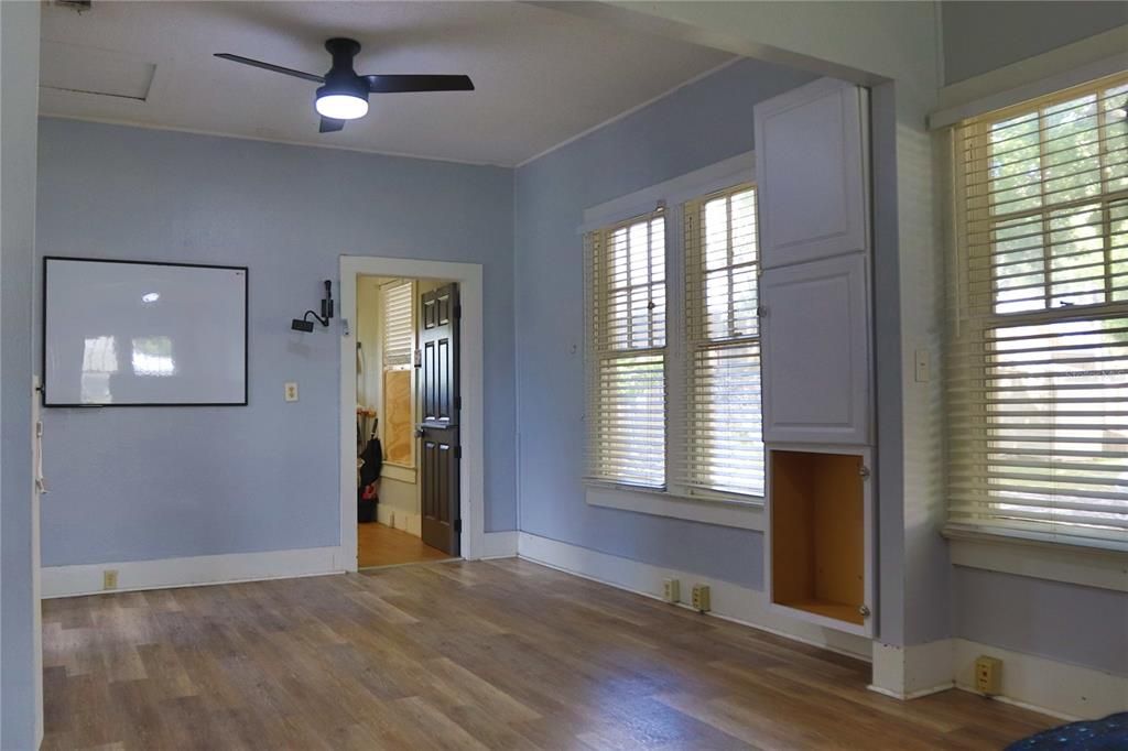 For Sale: $162,000 (2 beds, 1 baths, 1177 Square Feet)