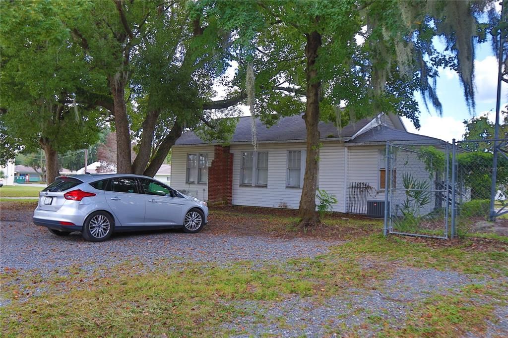 For Sale: $162,000 (2 beds, 1 baths, 1177 Square Feet)