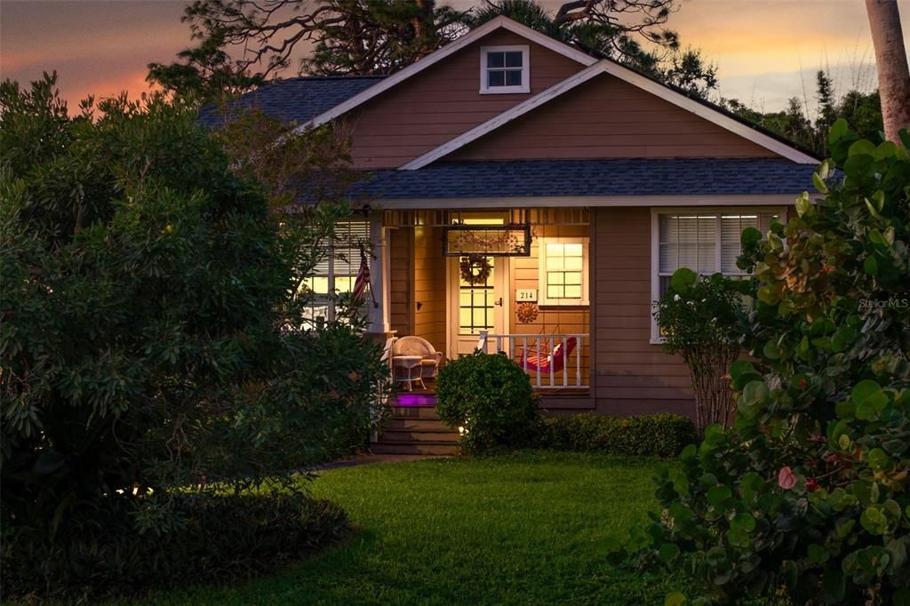 For Sale: $995,000 (6 beds, 5 baths, 1605 Square Feet)