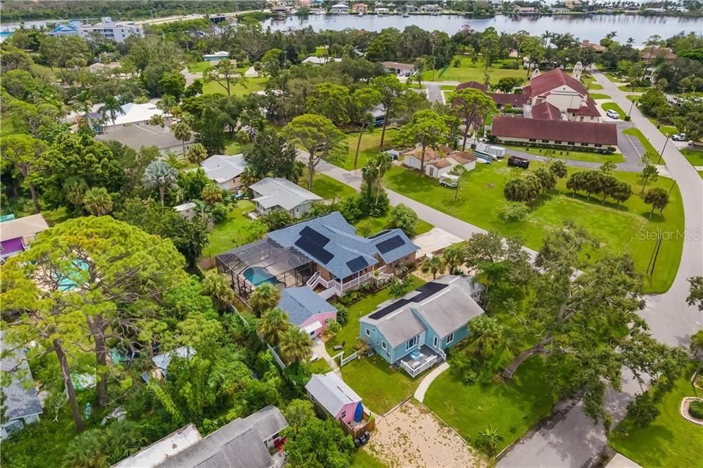 For Sale: $995,000 (6 beds, 5 baths, 1605 Square Feet)