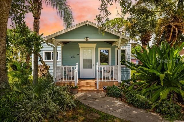 For Sale: $995,000 (6 beds, 5 baths, 1605 Square Feet)