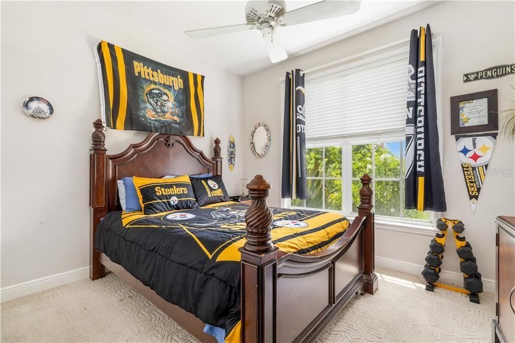 For Sale: $995,000 (6 beds, 5 baths, 1605 Square Feet)