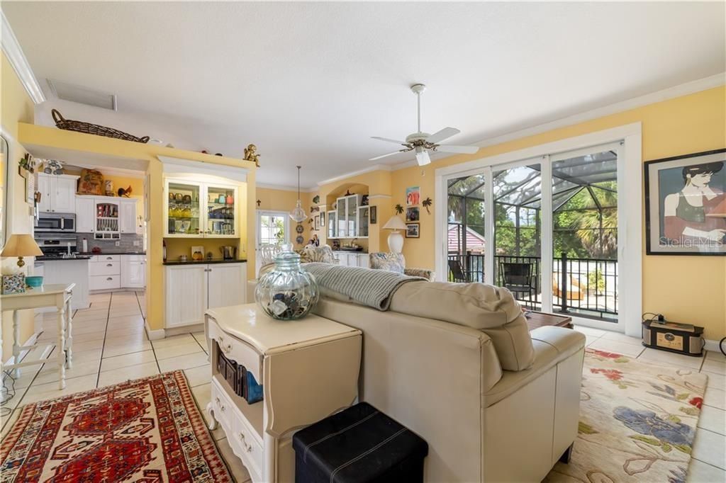 For Sale: $995,000 (6 beds, 5 baths, 1605 Square Feet)