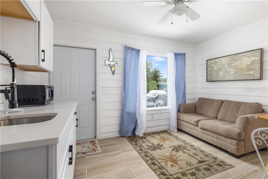 For Sale: $995,000 (6 beds, 5 baths, 1605 Square Feet)