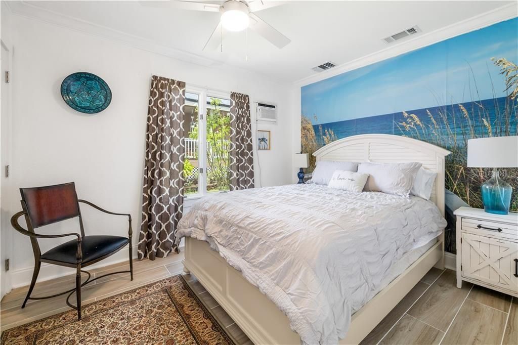 For Sale: $995,000 (6 beds, 5 baths, 1605 Square Feet)