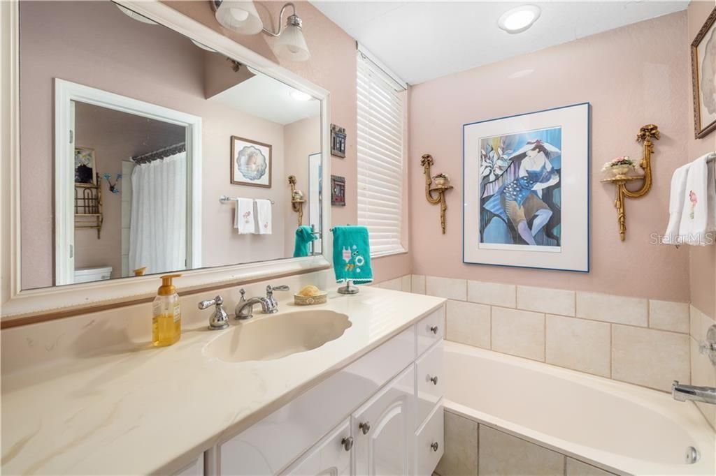 For Sale: $995,000 (6 beds, 5 baths, 1605 Square Feet)