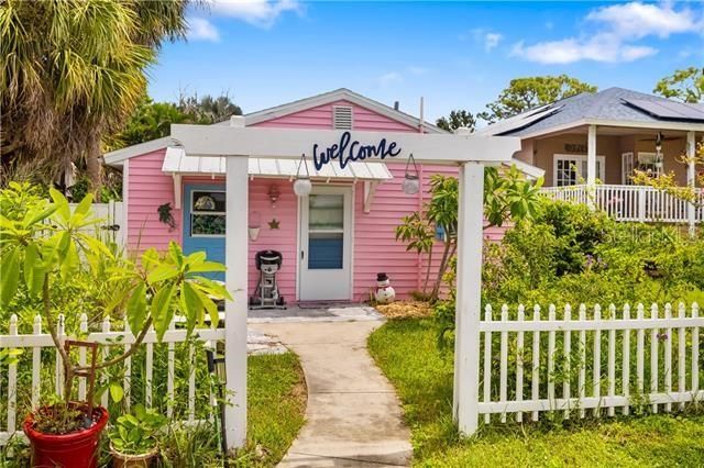 For Sale: $995,000 (6 beds, 5 baths, 1605 Square Feet)