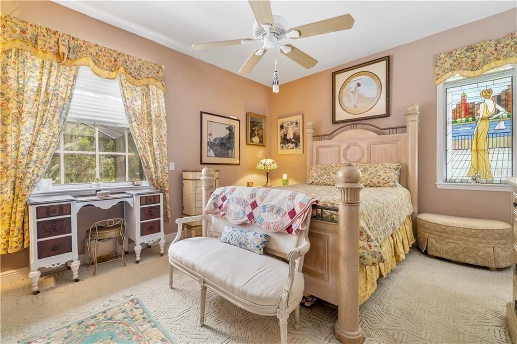 For Sale: $995,000 (6 beds, 5 baths, 1605 Square Feet)