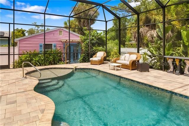 For Sale: $995,000 (6 beds, 5 baths, 1605 Square Feet)