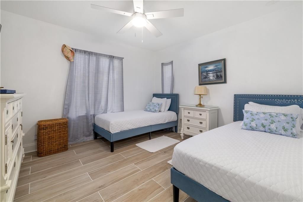 For Sale: $995,000 (6 beds, 5 baths, 1605 Square Feet)