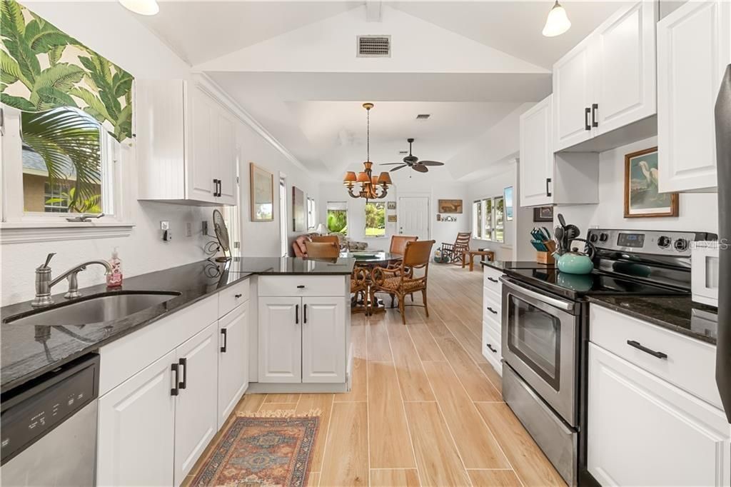 For Sale: $995,000 (6 beds, 5 baths, 1605 Square Feet)