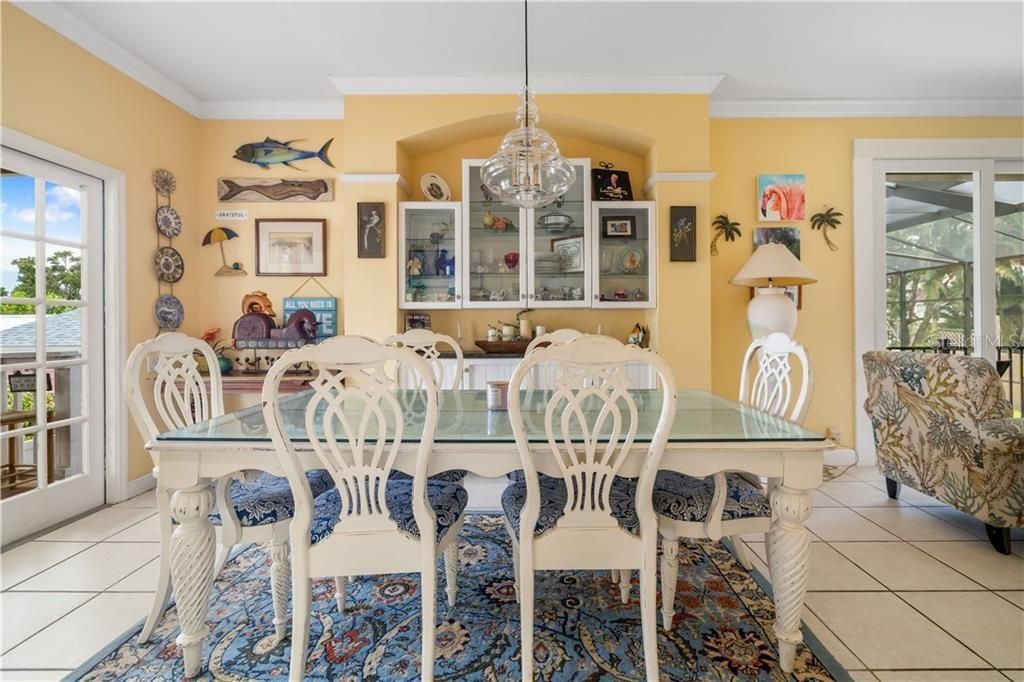 For Sale: $995,000 (6 beds, 5 baths, 1605 Square Feet)