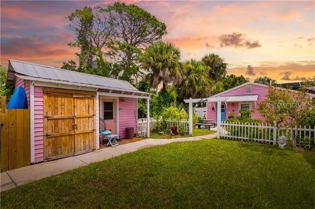 For Sale: $995,000 (6 beds, 5 baths, 1605 Square Feet)