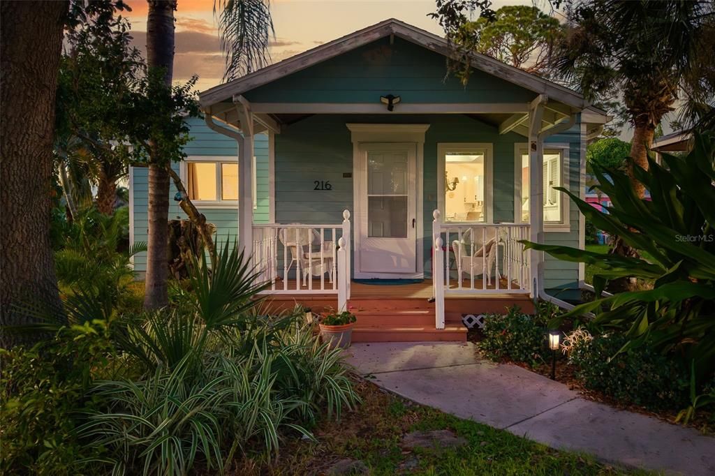 For Sale: $995,000 (6 beds, 5 baths, 1605 Square Feet)