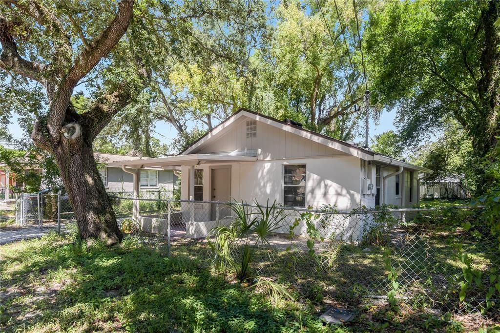 最近售出: $155,000 (2 贝兹, 1 浴室, 616 平方英尺)