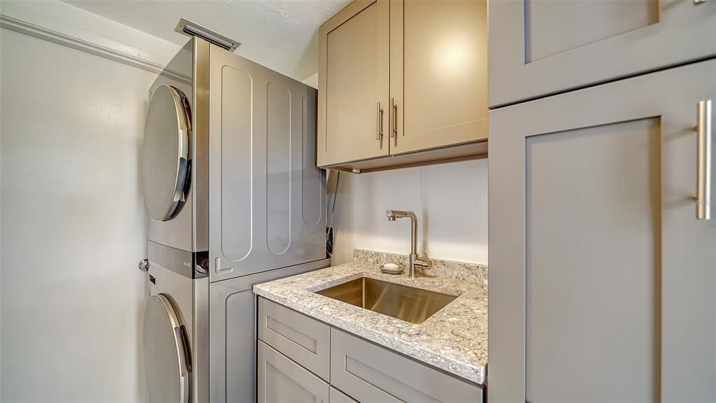 For Rent: $5,500 (2 beds, 2 baths, 1581 Square Feet)