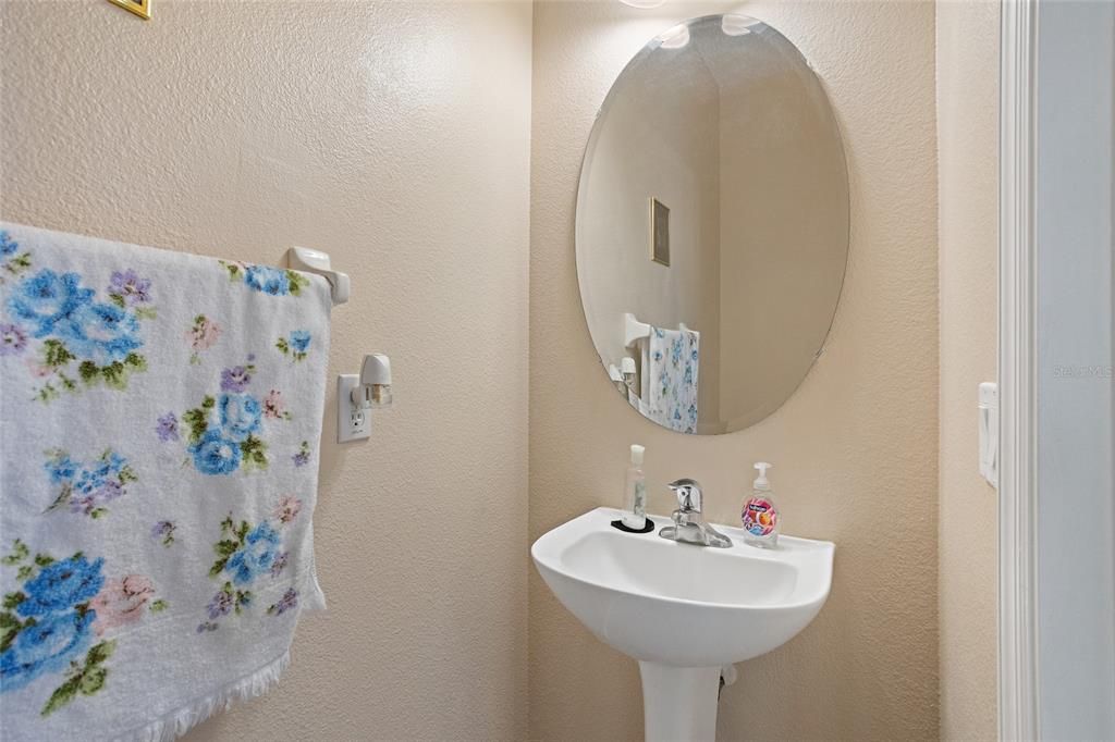 На продажу: $400,000 (5 спален, 2 ванн, 1730 Квадратных фут)