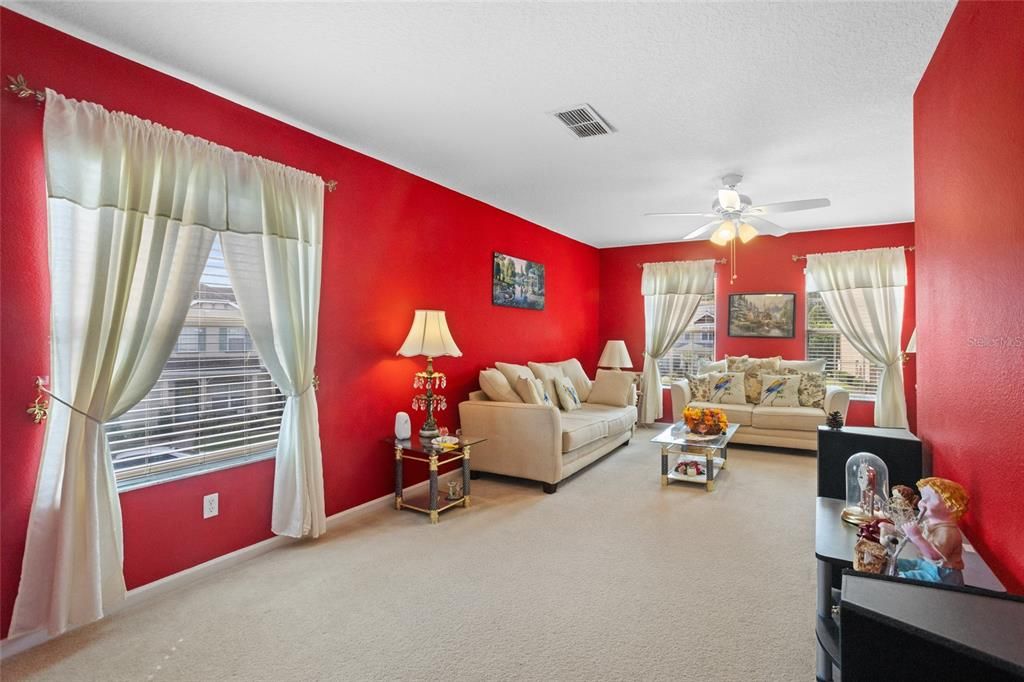 На продажу: $400,000 (5 спален, 2 ванн, 1730 Квадратных фут)