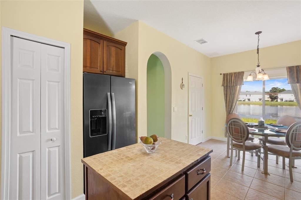 На продажу: $400,000 (5 спален, 2 ванн, 1730 Квадратных фут)