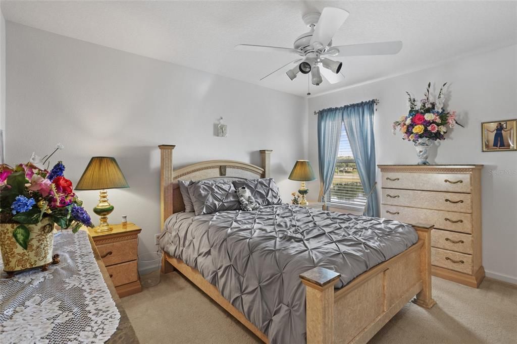 На продажу: $400,000 (5 спален, 2 ванн, 1730 Квадратных фут)