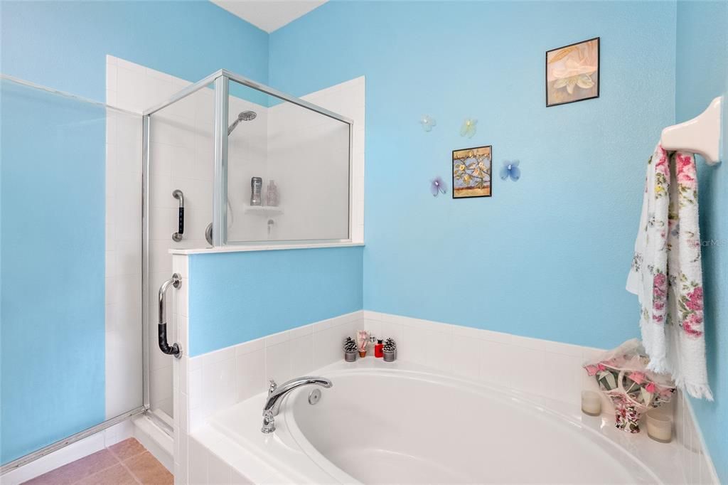 На продажу: $400,000 (5 спален, 2 ванн, 1730 Квадратных фут)