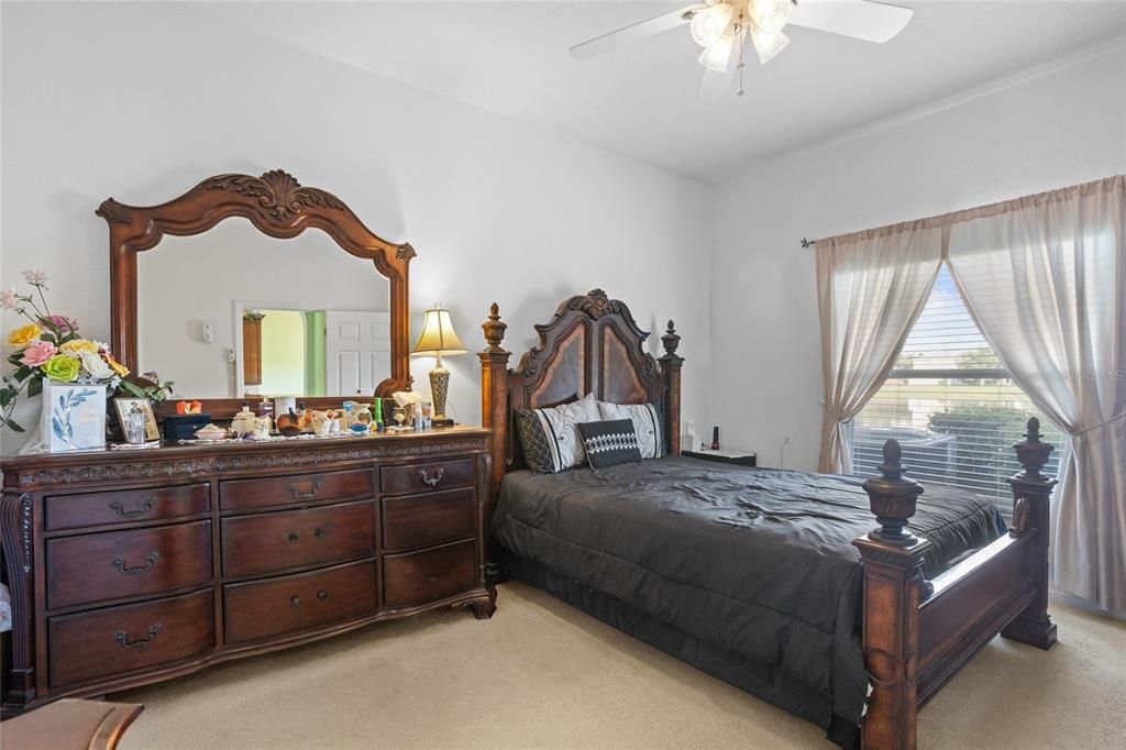 На продажу: $400,000 (5 спален, 2 ванн, 1730 Квадратных фут)