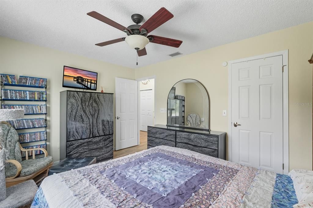 Activo con contrato: $285,000 (2 camas, 2 baños, 1400 Pies cuadrados)