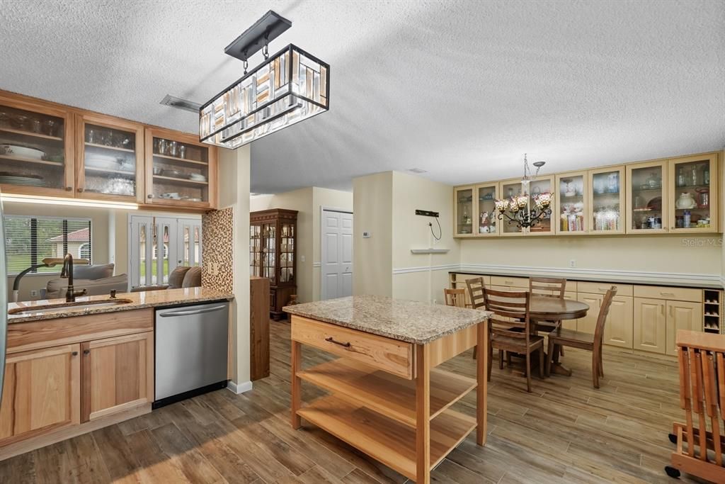 Activo con contrato: $285,000 (2 camas, 2 baños, 1400 Pies cuadrados)