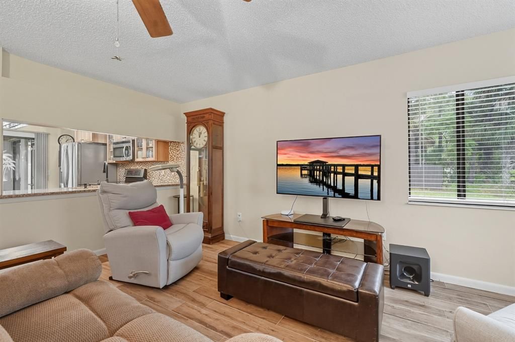 Activo con contrato: $285,000 (2 camas, 2 baños, 1400 Pies cuadrados)