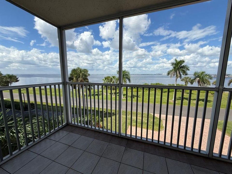 合同活跃: $2,000 (2 贝兹, 2 浴室, 1334 平方英尺)