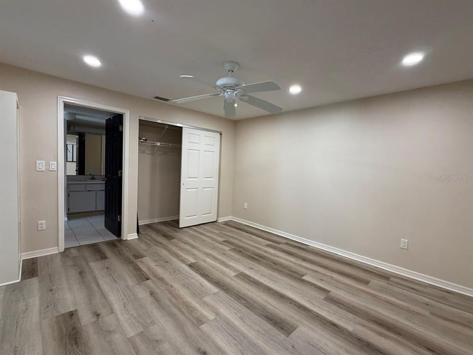 合同活跃: $2,000 (2 贝兹, 2 浴室, 1334 平方英尺)