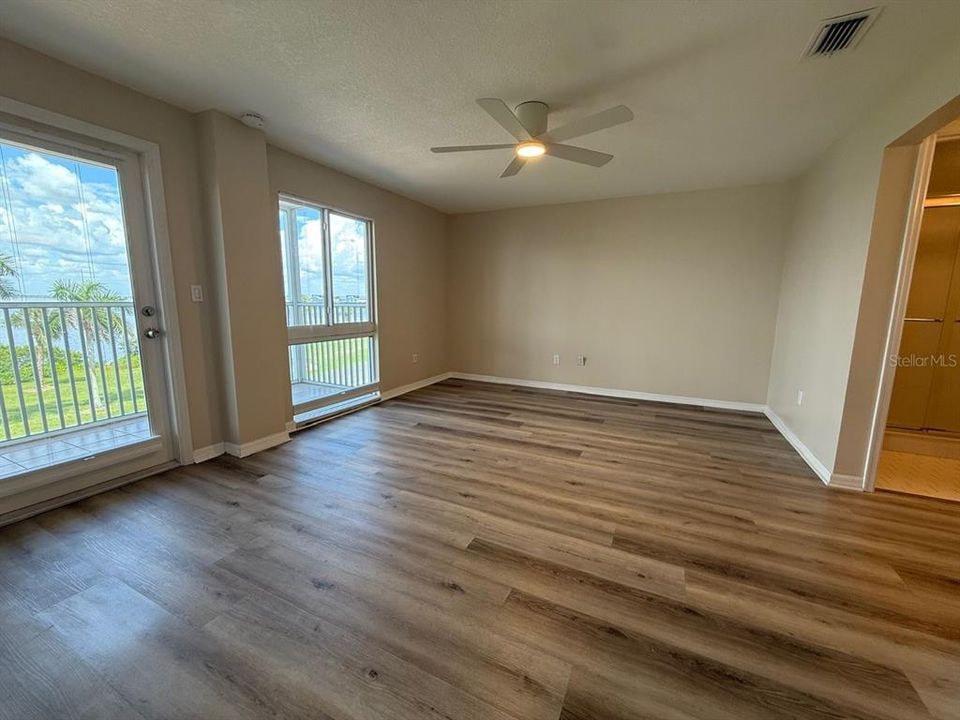 合同活跃: $2,000 (2 贝兹, 2 浴室, 1334 平方英尺)