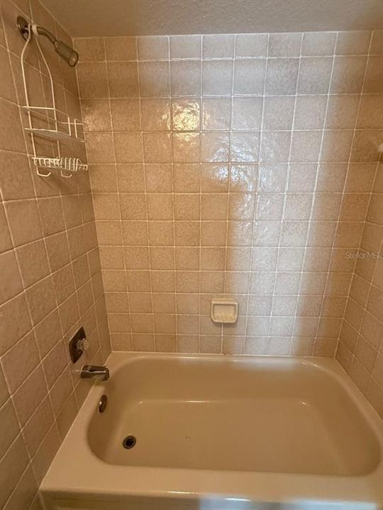 合同活跃: $2,000 (2 贝兹, 2 浴室, 1334 平方英尺)