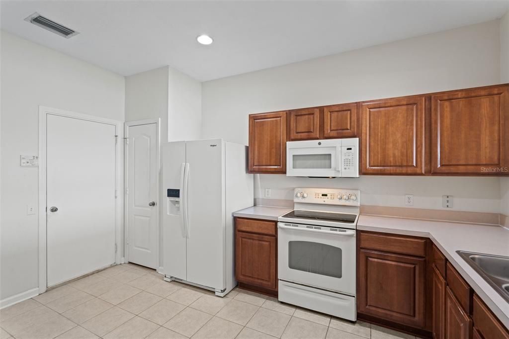 For Sale: $249,950 (3 beds, 2 baths, 1644 Square Feet)