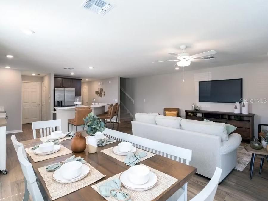 For Sale: $310,900 (2 beds, 1 baths, 1884 Square Feet)