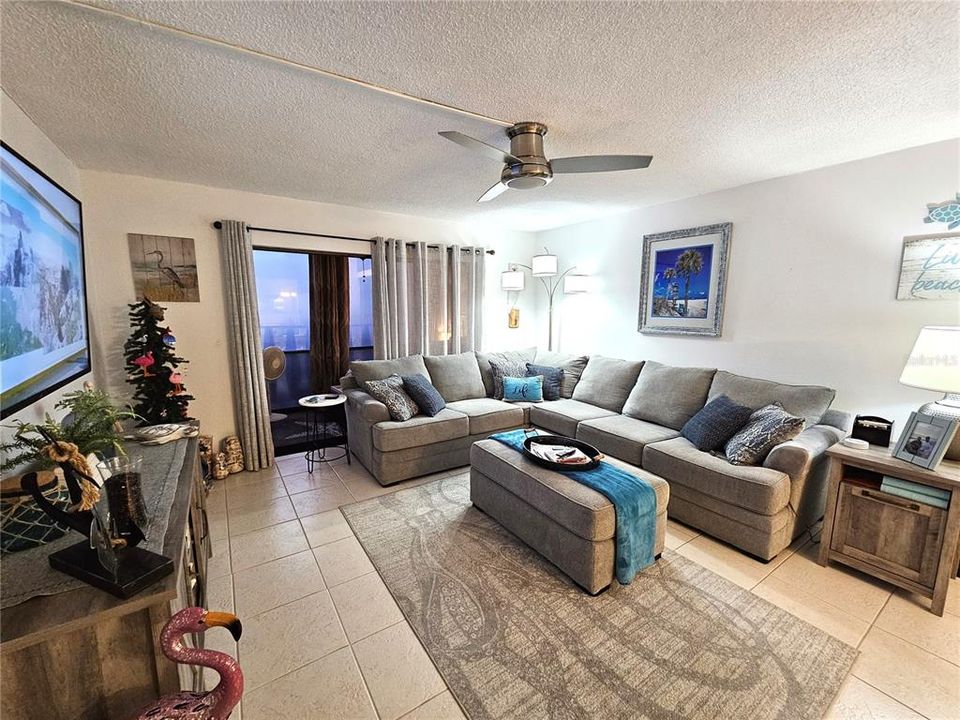 For Rent: $2,700 (1 beds, 1 baths, 780 Square Feet)