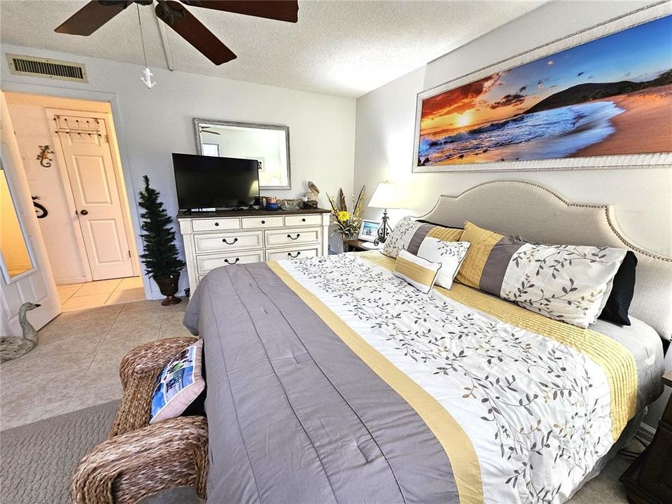 For Rent: $2,700 (1 beds, 1 baths, 780 Square Feet)