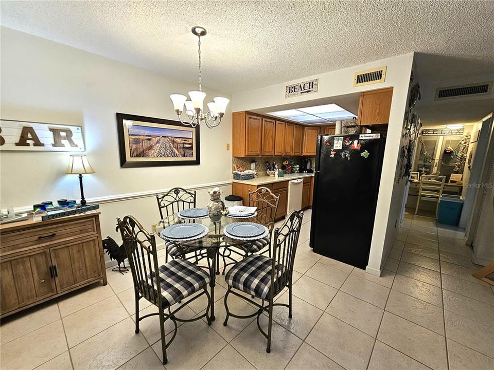 For Rent: $2,700 (1 beds, 1 baths, 780 Square Feet)