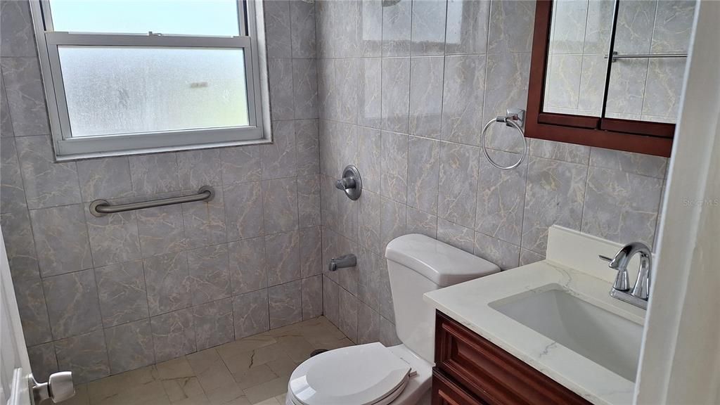 В аренду: $1,400 (2 спален, 1 ванн, 822 Квадратных фут)