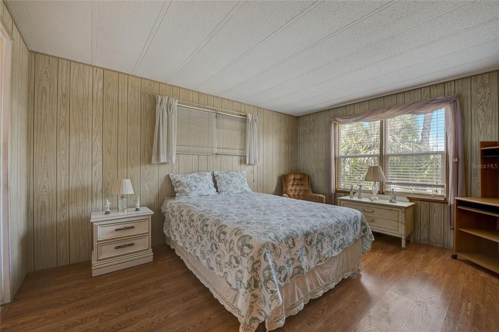 For Sale: $149,500 (2 beds, 2 baths, 1120 Square Feet)