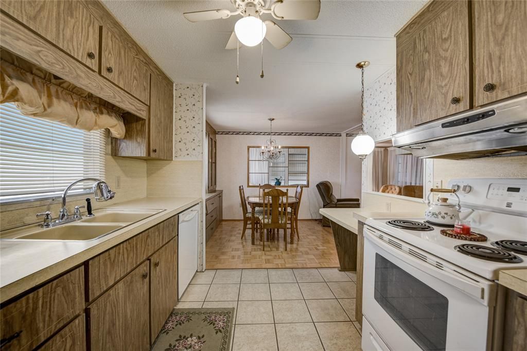 For Sale: $149,500 (2 beds, 2 baths, 1120 Square Feet)