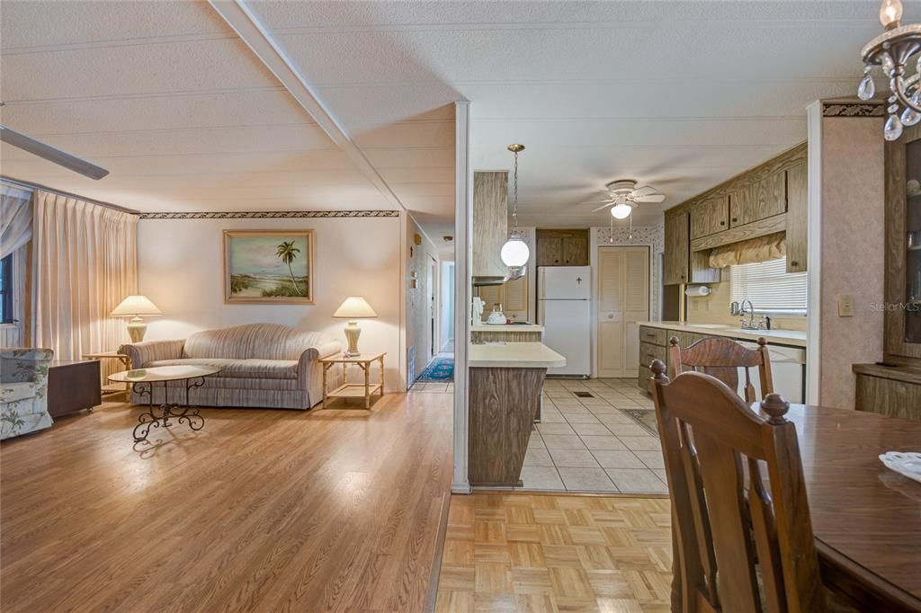 For Sale: $149,500 (2 beds, 2 baths, 1120 Square Feet)