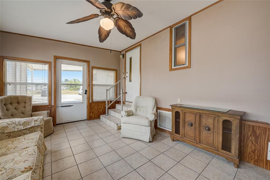 For Sale: $149,500 (2 beds, 2 baths, 1120 Square Feet)