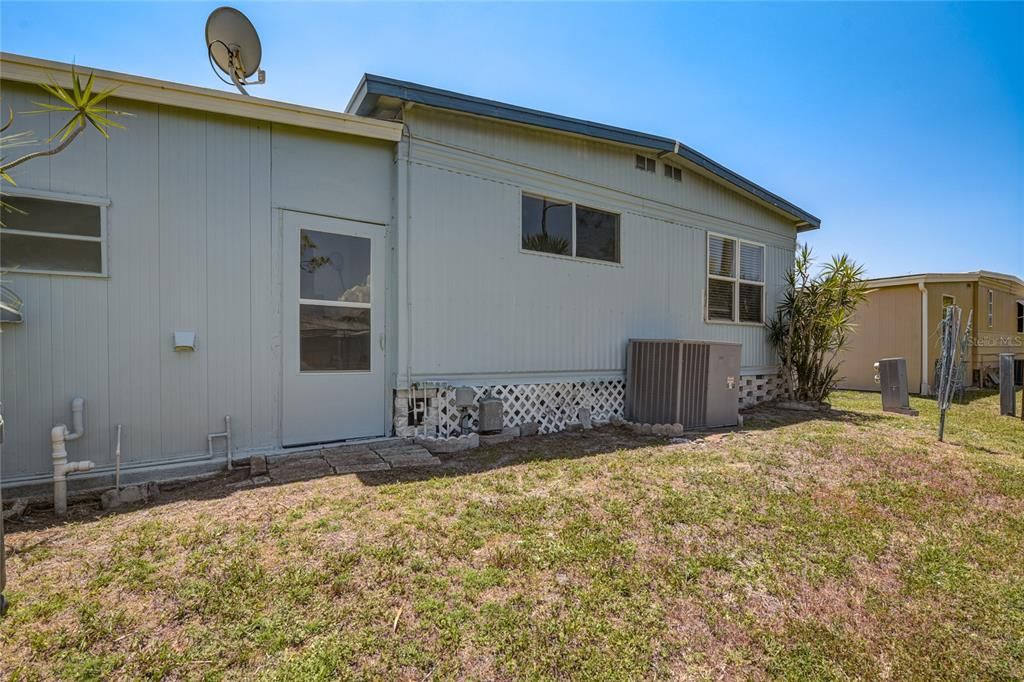 For Sale: $149,500 (2 beds, 2 baths, 1120 Square Feet)