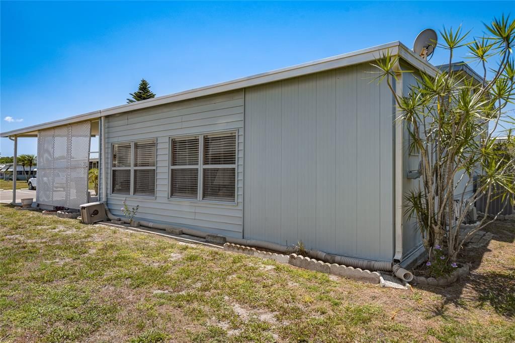 For Sale: $149,500 (2 beds, 2 baths, 1120 Square Feet)