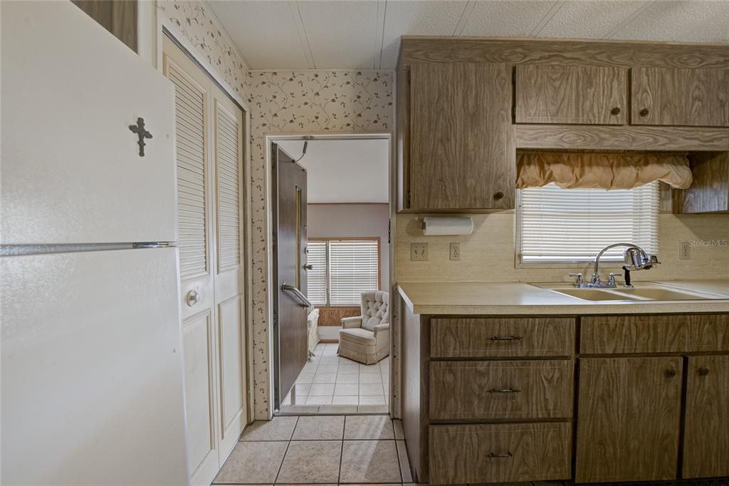 For Sale: $149,500 (2 beds, 2 baths, 1120 Square Feet)