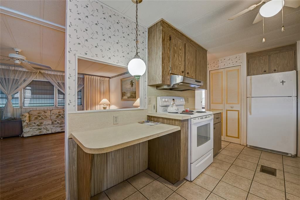 For Sale: $149,500 (2 beds, 2 baths, 1120 Square Feet)